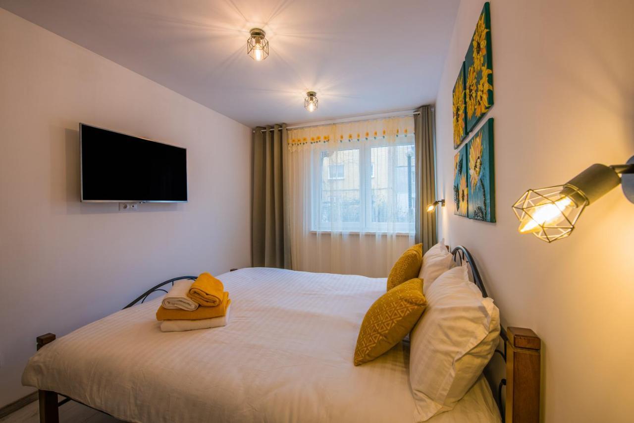 Kitty Sunflower Apartment Alba Iulia Bagian luar foto