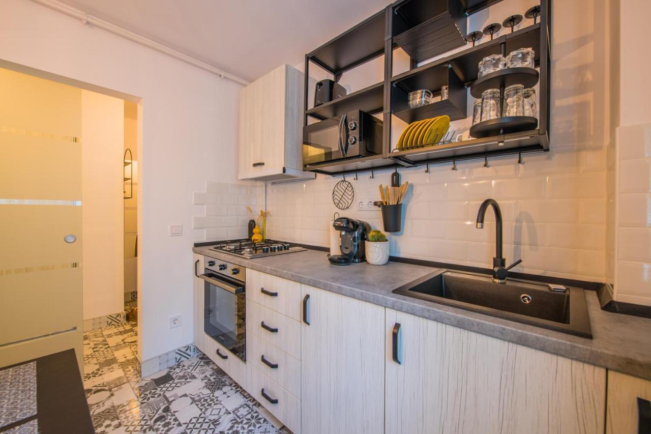 Kitty Sunflower Apartment Alba Iulia Bagian luar foto